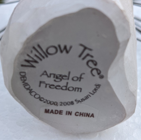 Willow Tree Angel of Freedom with Butterfly, includes box - Picture 15 of 16